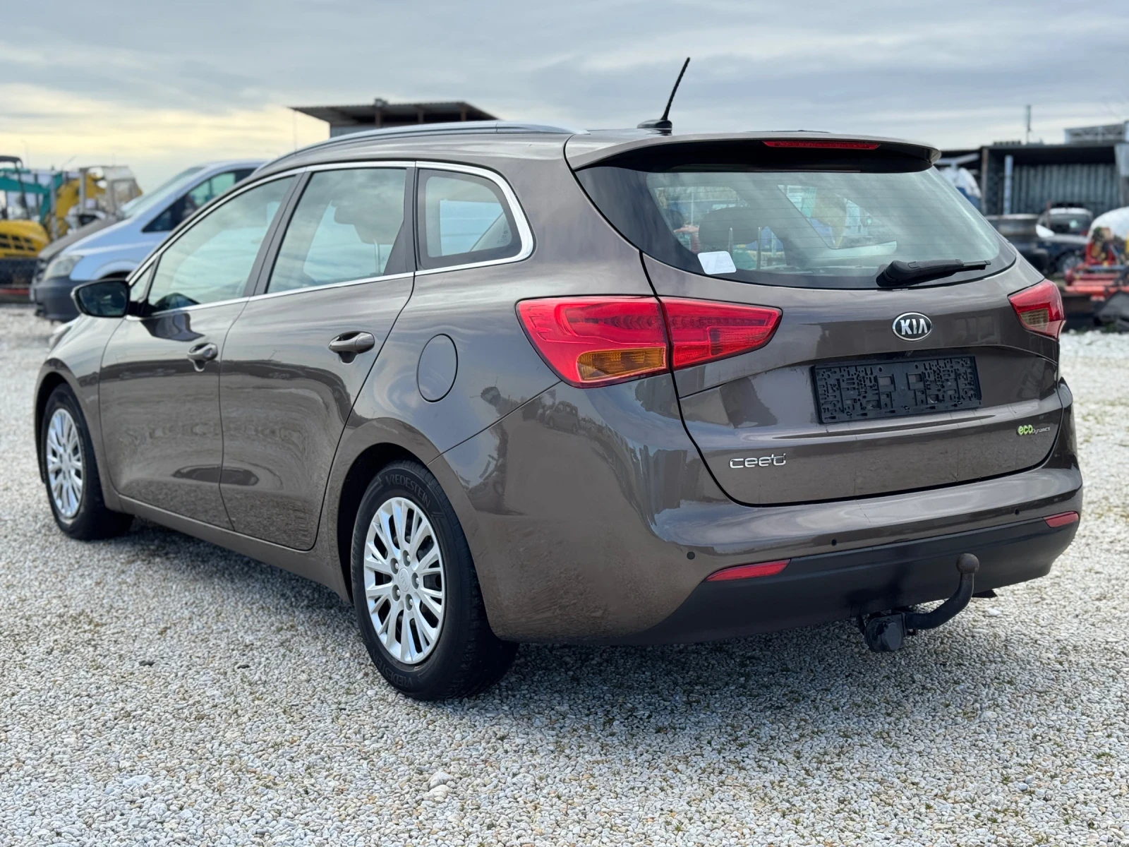 Kia Ceed 1.6 CRDI Navi Camera Business , снимка 3 - Автомобили и джипове - 53782307