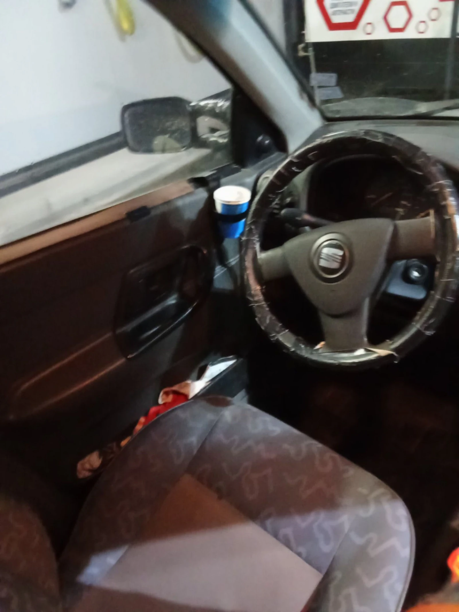 VW Caddy 1.9d, снимка 6 - Автомобили и джипове - 53660603