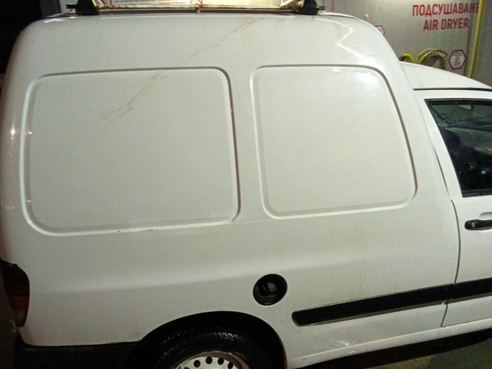 VW Caddy 1.9d, снимка 4 - Автомобили и джипове - 53660603