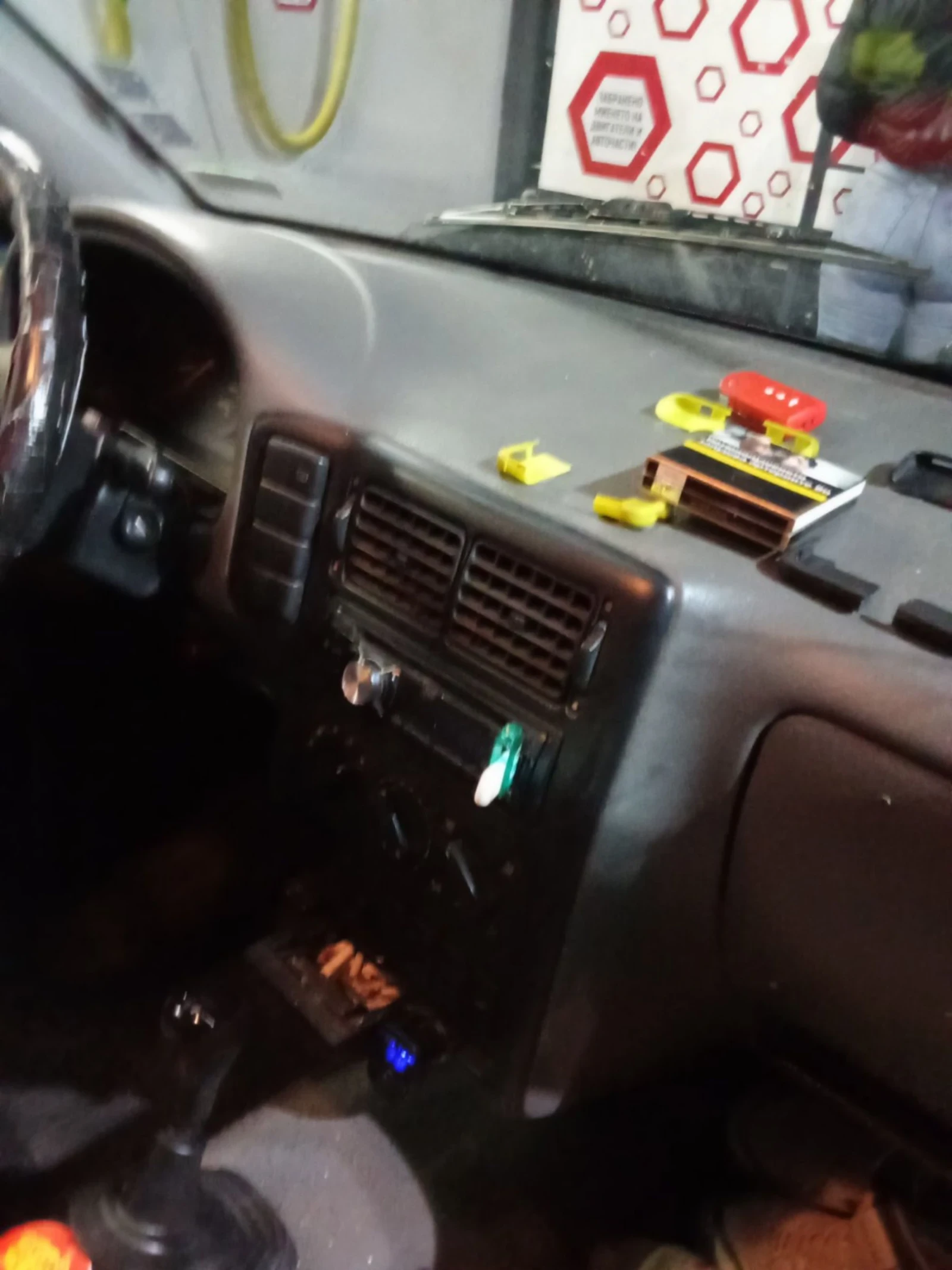 VW Caddy 1.9d, снимка 7 - Автомобили и джипове - 53660603