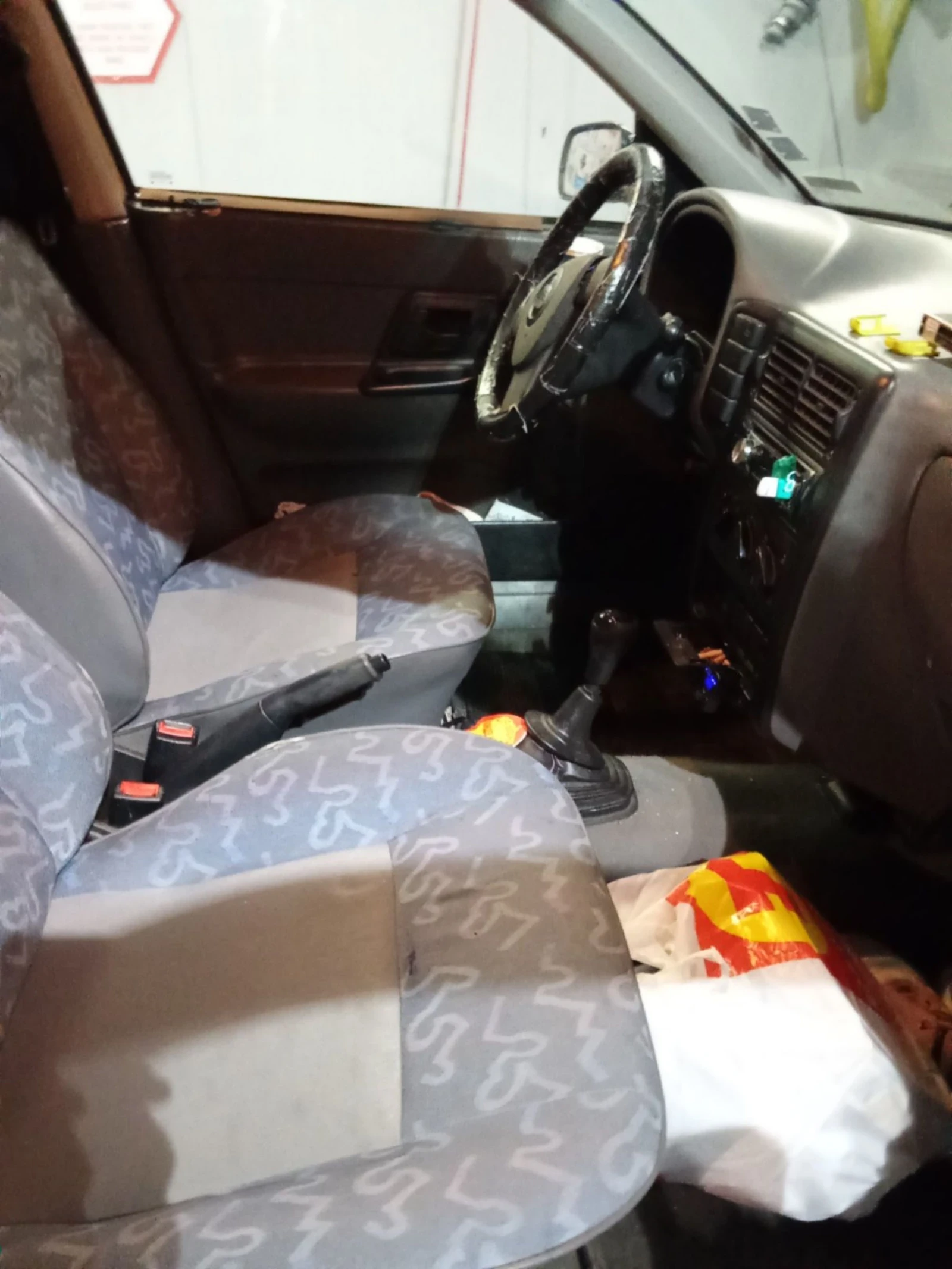 VW Caddy 1.9d, снимка 8 - Автомобили и джипове - 53660603