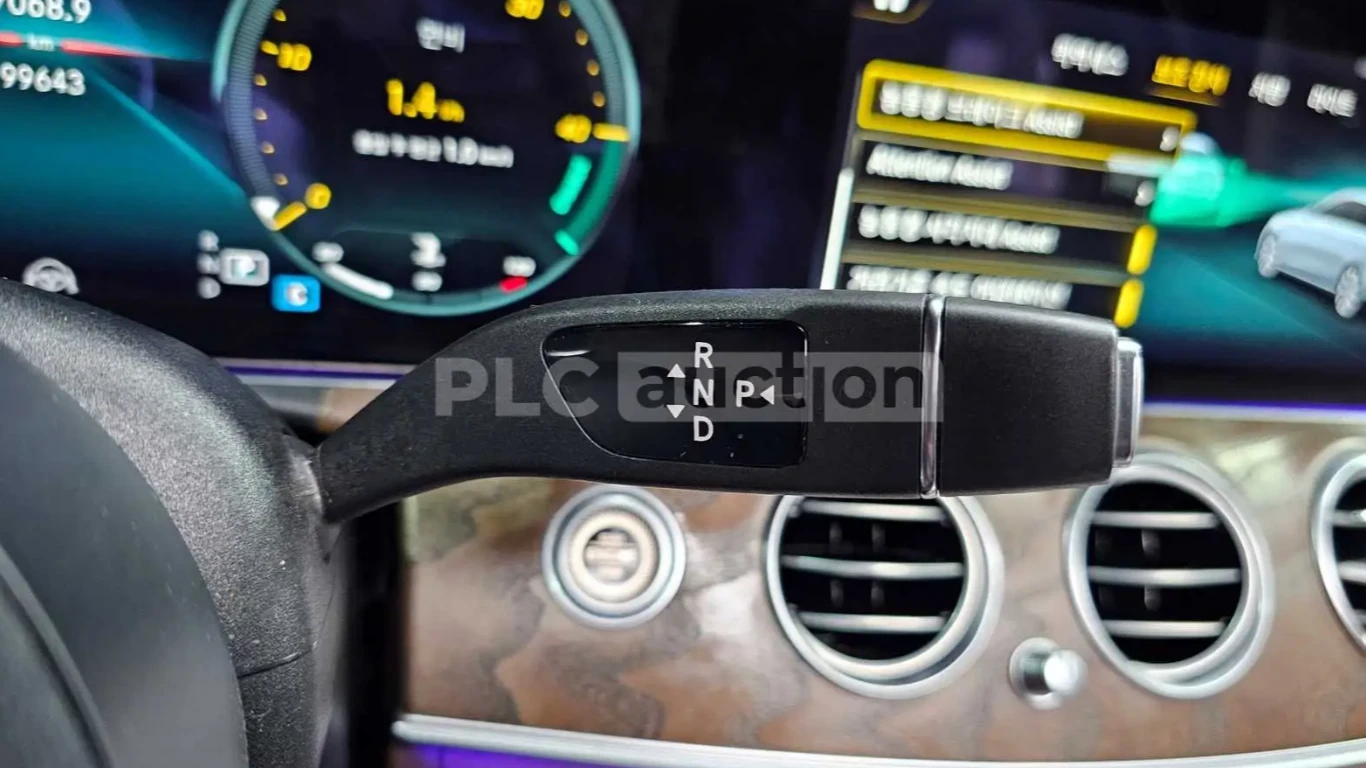 Mercedes-Benz E 250 ПОДГРЕВИ* ОБДУХВАНЕ* 2 КЛЮЧА, снимка 14 - Автомобили и джипове - 53983760