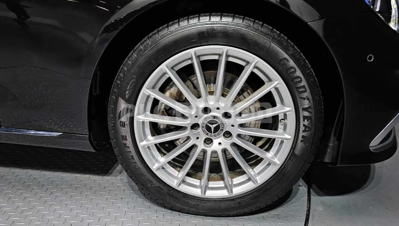 Mercedes-Benz E 250 ПОДГРЕВИ* ОБДУХВАНЕ* 2 КЛЮЧА, снимка 17 - Автомобили и джипове - 53983760