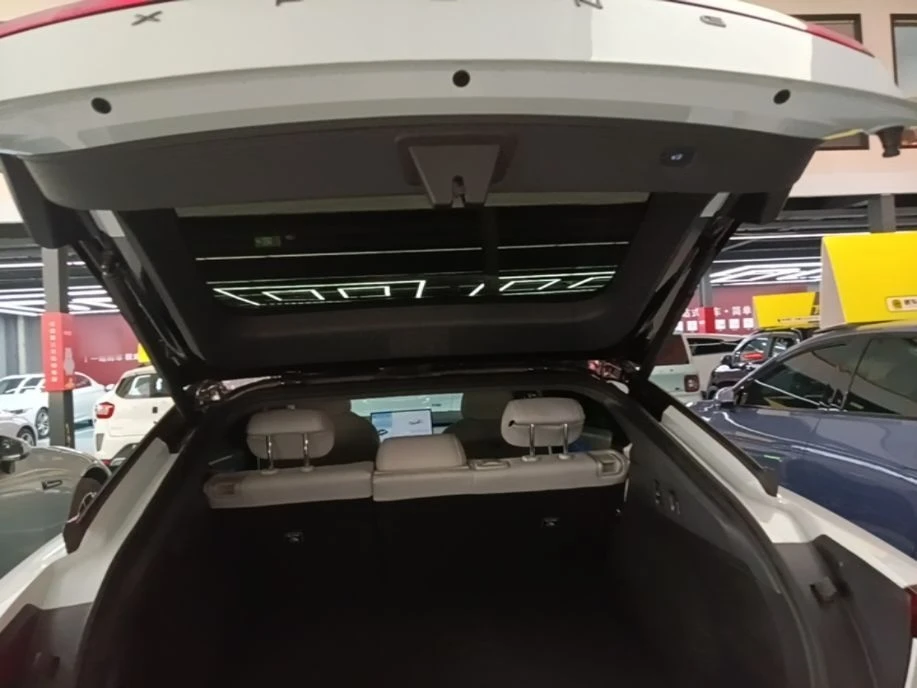 Xpeng P7 P7+ RWD  Long-Range Max 60.7kWh, снимка 16 - Автомобили и джипове - 54579853