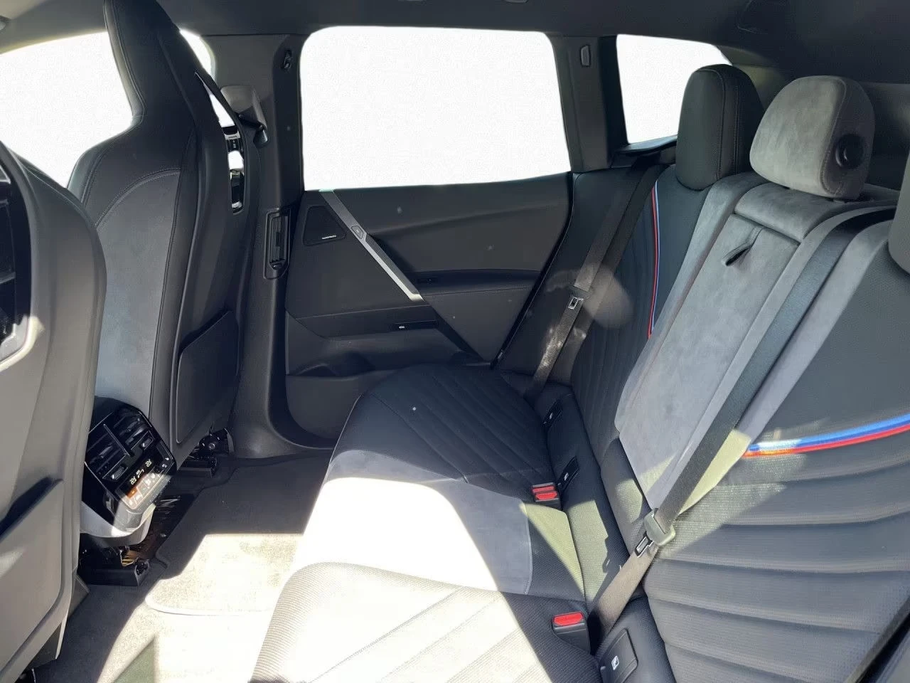 BMW iX XDRIVE45 M-SPORT H/K ICONIC-GLOW , снимка 11 - Автомобили и джипове - 55284040