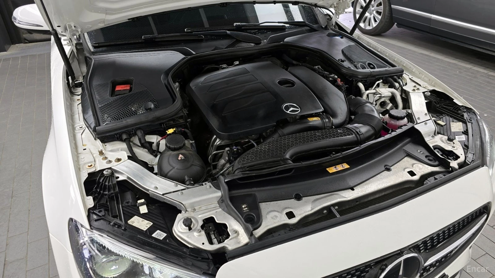 Mercedes-Benz E 350 4MATIC/AMG-LINE/DRIVE-ASSISTS/SUNROOF, снимка 17 - Автомобили и джипове - 55660079