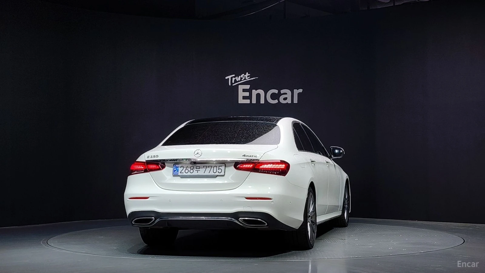 Mercedes-Benz E 350 4MATIC/AMG-LINE/DRIVE-ASSISTS/SUNROOF, снимка 4 - Автомобили и джипове - 55660079