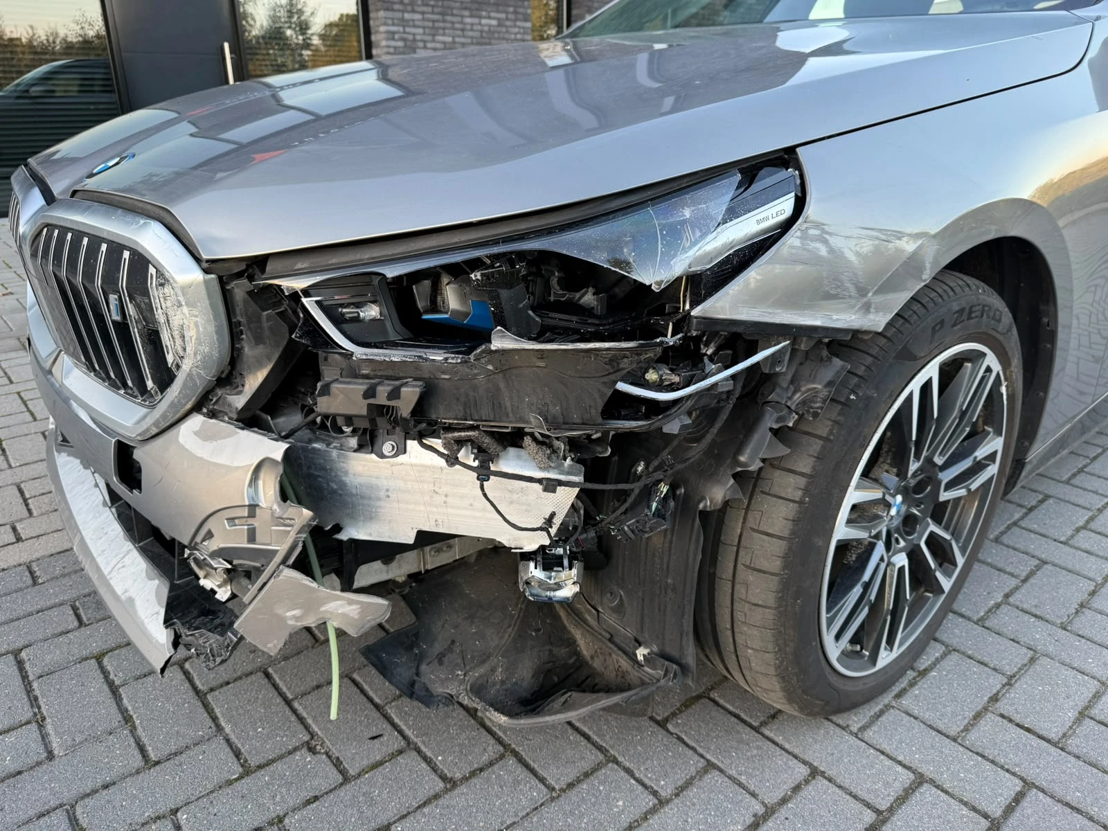 BMW i5 Touring eDrive40 M-Sport, снимка 11 - Автомобили и джипове - 56730507