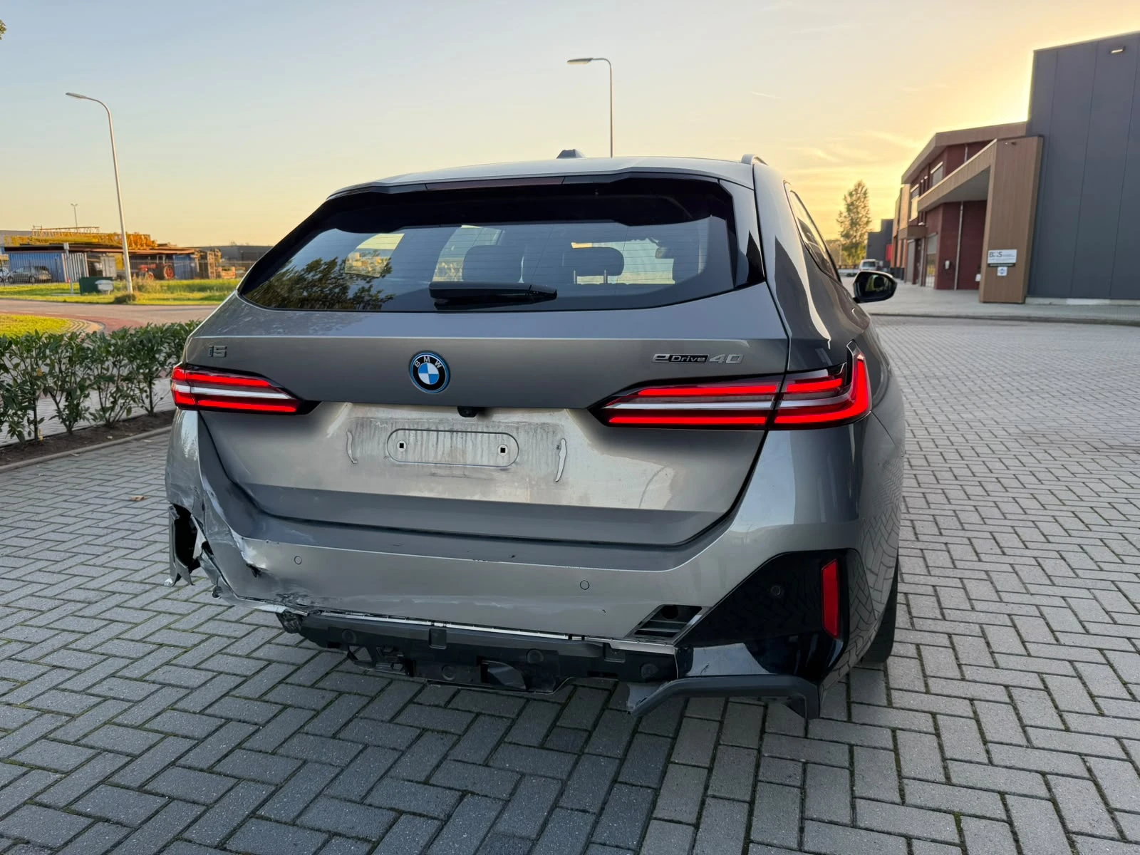 BMW i5 Touring eDrive40 M-Sport, снимка 4 - Автомобили и джипове - 56730507