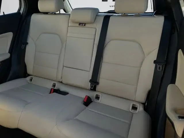 Mercedes-Benz GLA / 4MATIC AWD / AMG Package / Панорама  , снимка 14 - Автомобили и джипове - 53281170