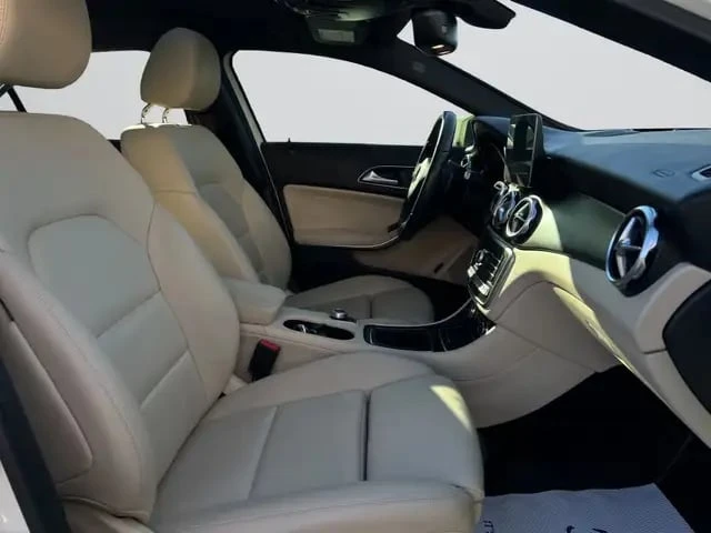 Mercedes-Benz GLA / 4MATIC AWD / AMG Package / Панорама  , снимка 16 - Автомобили и джипове - 53281170