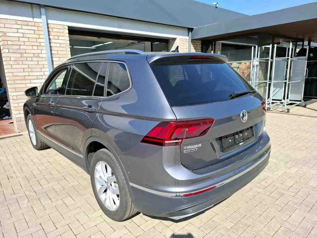 VW Tiguan Allspace Highline 4Motion 2.0tdi 200кс Панорама DCC - изображение 4