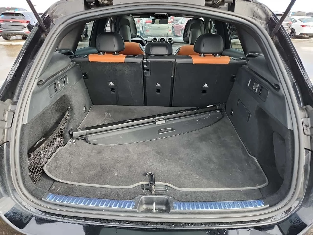 Mercedes-Benz GLC 300 AMG Line * Head Up * Един собственик * CARFAX * , снимка 13 - Автомобили и джипове - 54037230