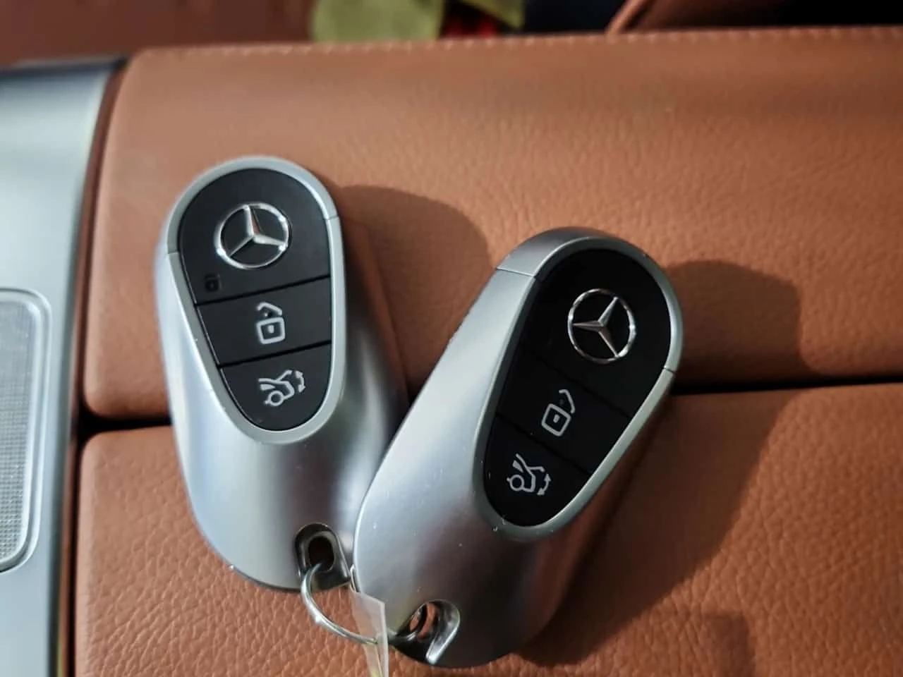 Mercedes-Benz GLC 300 AMG Line * Head Up * Един собственик * CARFAX * , снимка 10 - Автомобили и джипове - 54037230