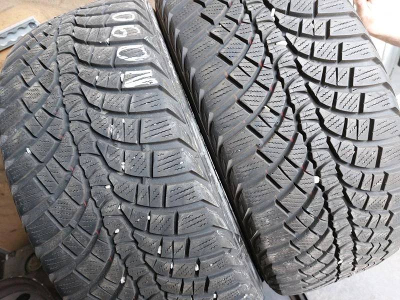 Гуми Зимни 225/50R17, снимка 2 - Гуми и джанти - 37110699