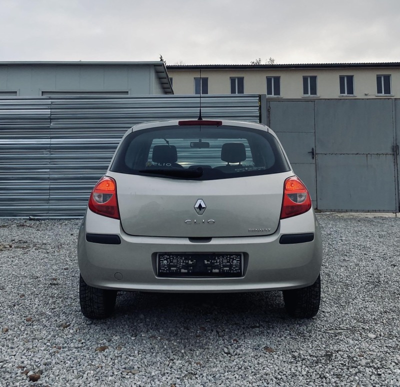 Renault Clio УНИКАЛНА * БЕНЗИН , снимка 8 - Автомобили и джипове - 43289437