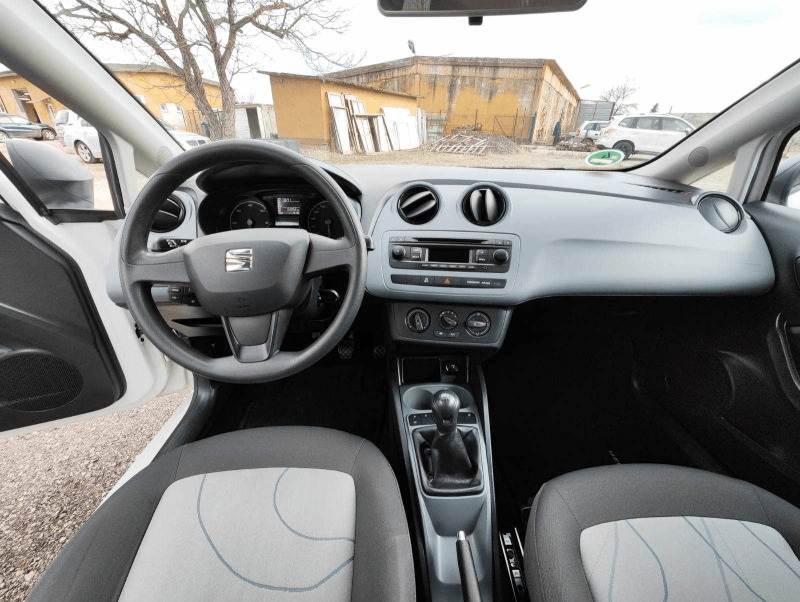 Seat Ibiza 1.2 *ST*, снимка 10 - Автомобили и джипове - 44280987