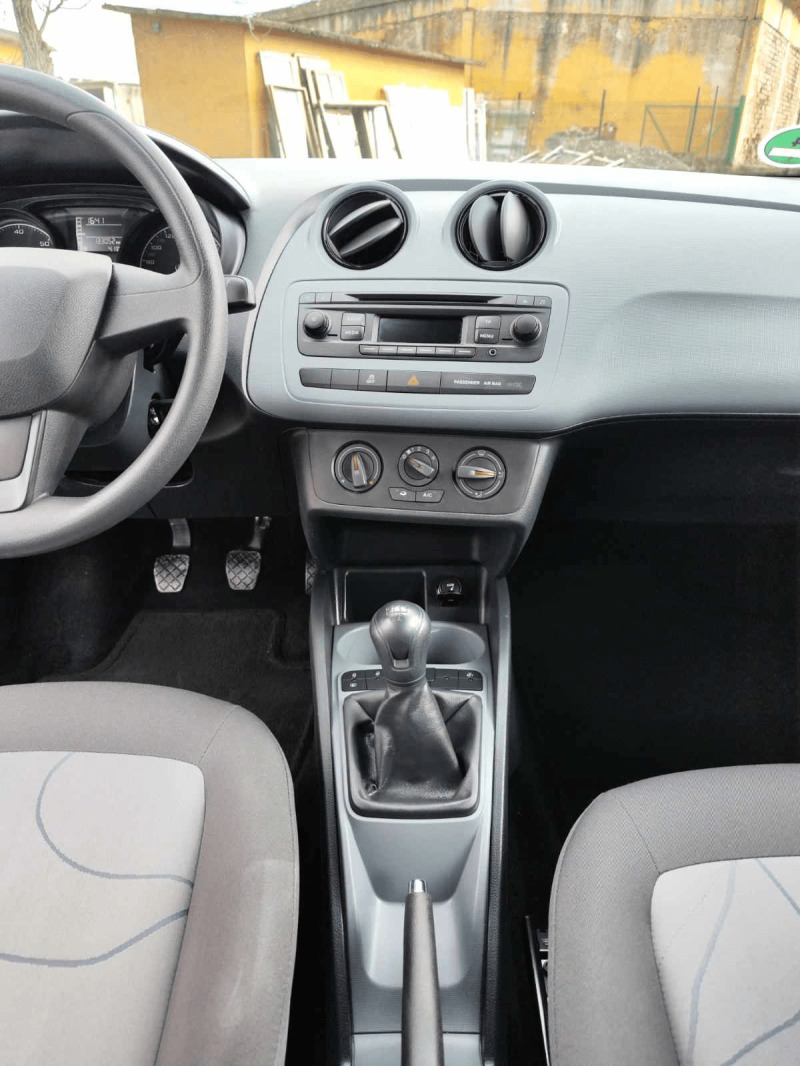 Seat Ibiza 1.2 *ST*, снимка 11 - Автомобили и джипове - 44280987