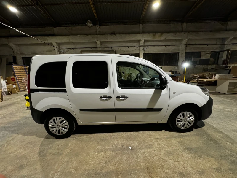 Renault Kangoo 1.5 DCI ПЕРФЕКТНА, снимка 6 - Автомобили и джипове - 47297055