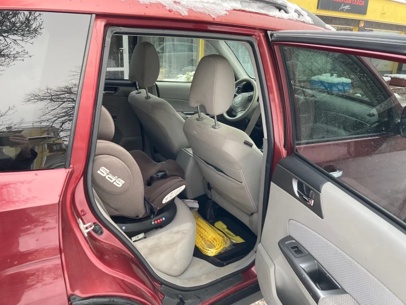 Subaru Forester, снимка 8 - Автомобили и джипове - 48660281