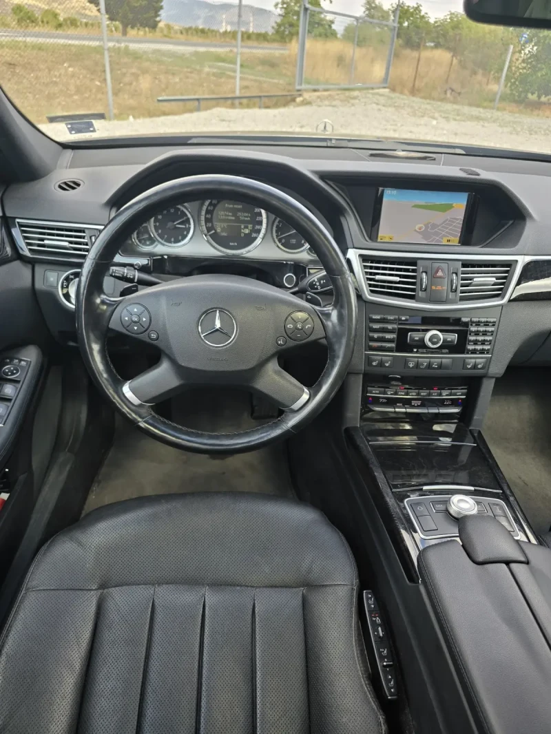 Mercedes-Benz E 500 AMG 4 MATIC FULL ГАЗ CARPLAY, снимка 12 - Автомобили и джипове - 51701636