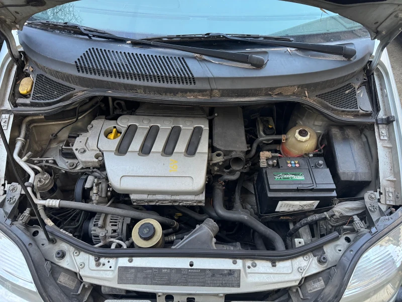 Renault Scenic 1.6 16v, снимка 8 - Автомобили и джипове - 52815805