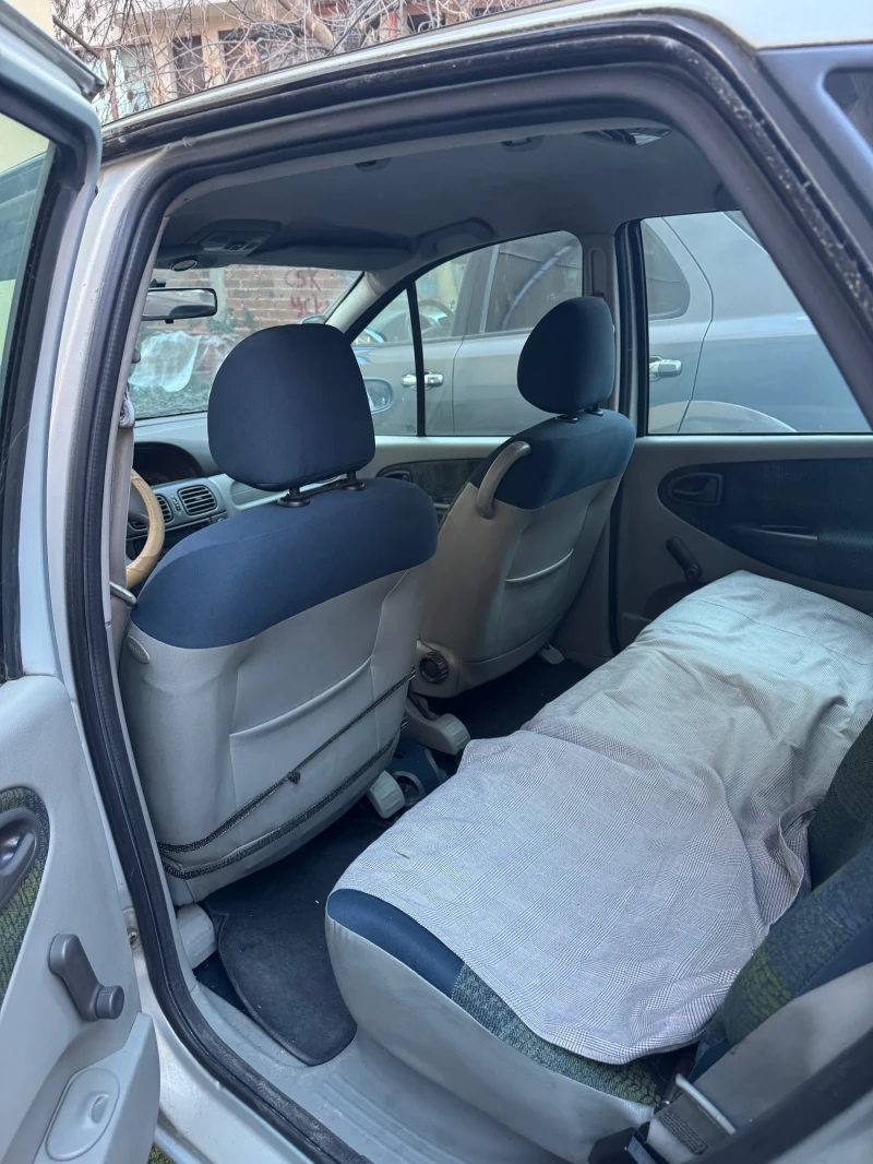 Renault Scenic 1.6 16v, снимка 7 - Автомобили и джипове - 52815805