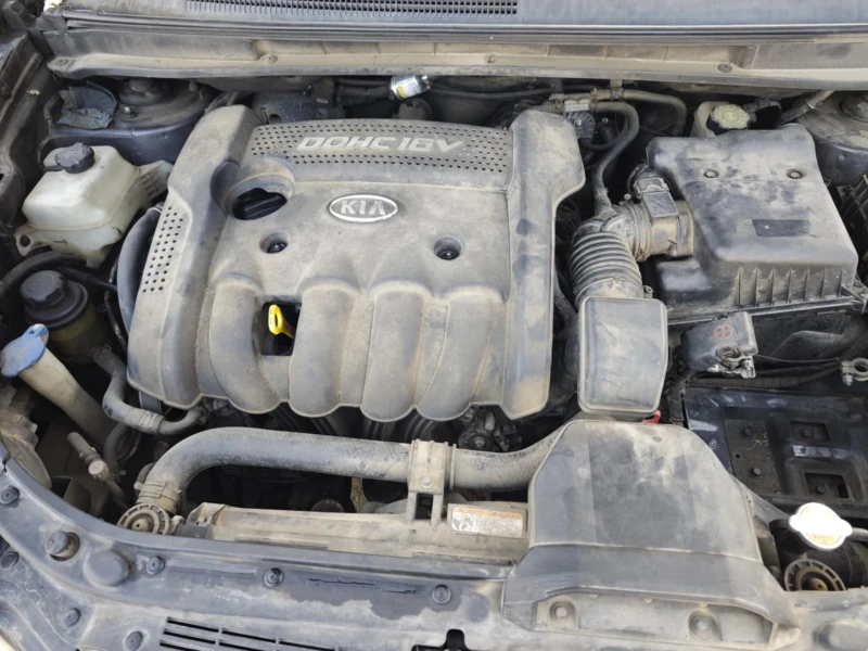 Kia Carens 2.0, снимка 6 - Автомобили и джипове - 52828570