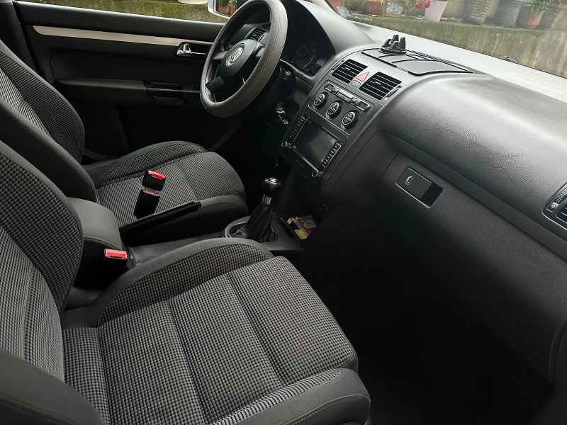 VW Touran, снимка 2 - Автомобили и джипове - 53396510