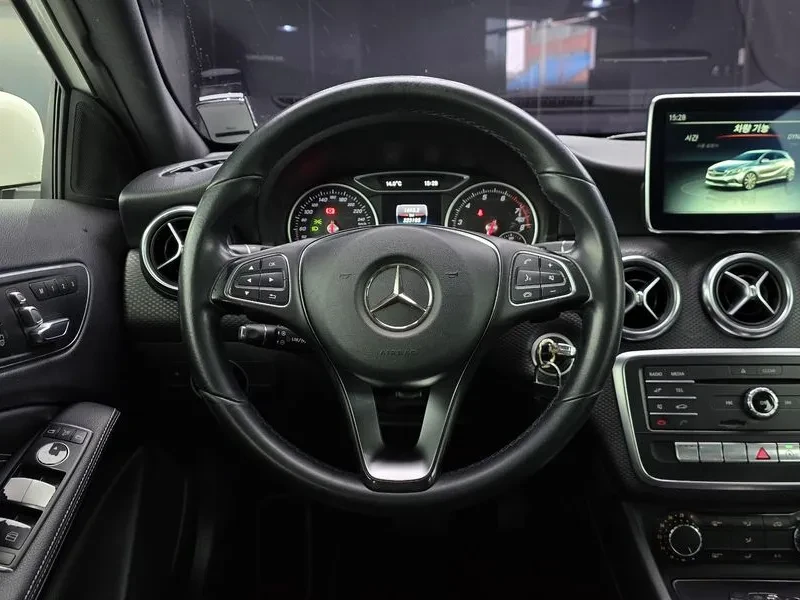 Mercedes-Benz A 200 2.0, снимка 13 - Автомобили и джипове - 54279029