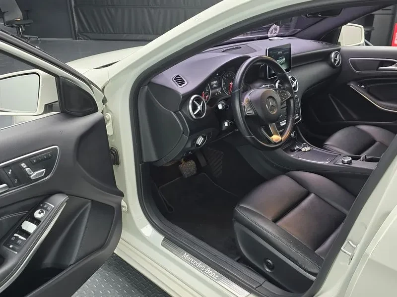 Mercedes-Benz A 200 2.0, снимка 11 - Автомобили и джипове - 54279029