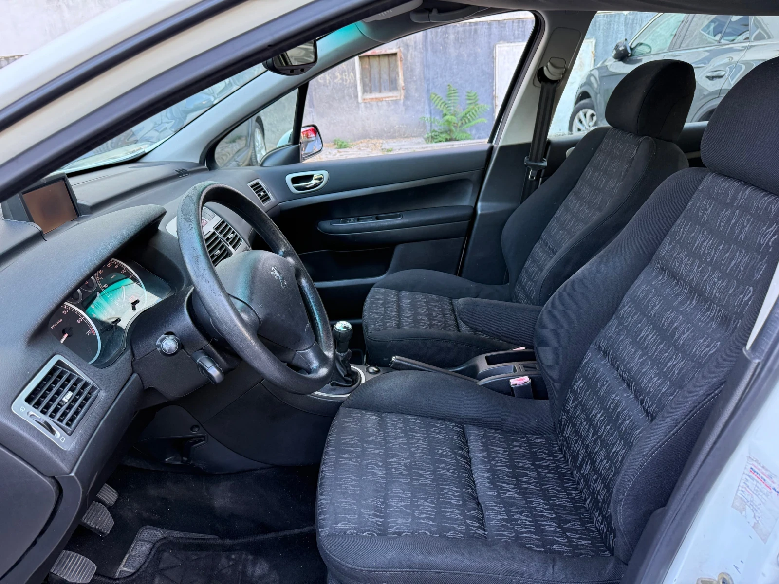 Peugeot 307 1.6 бензин навигация продава се от собственик  - изображение 9