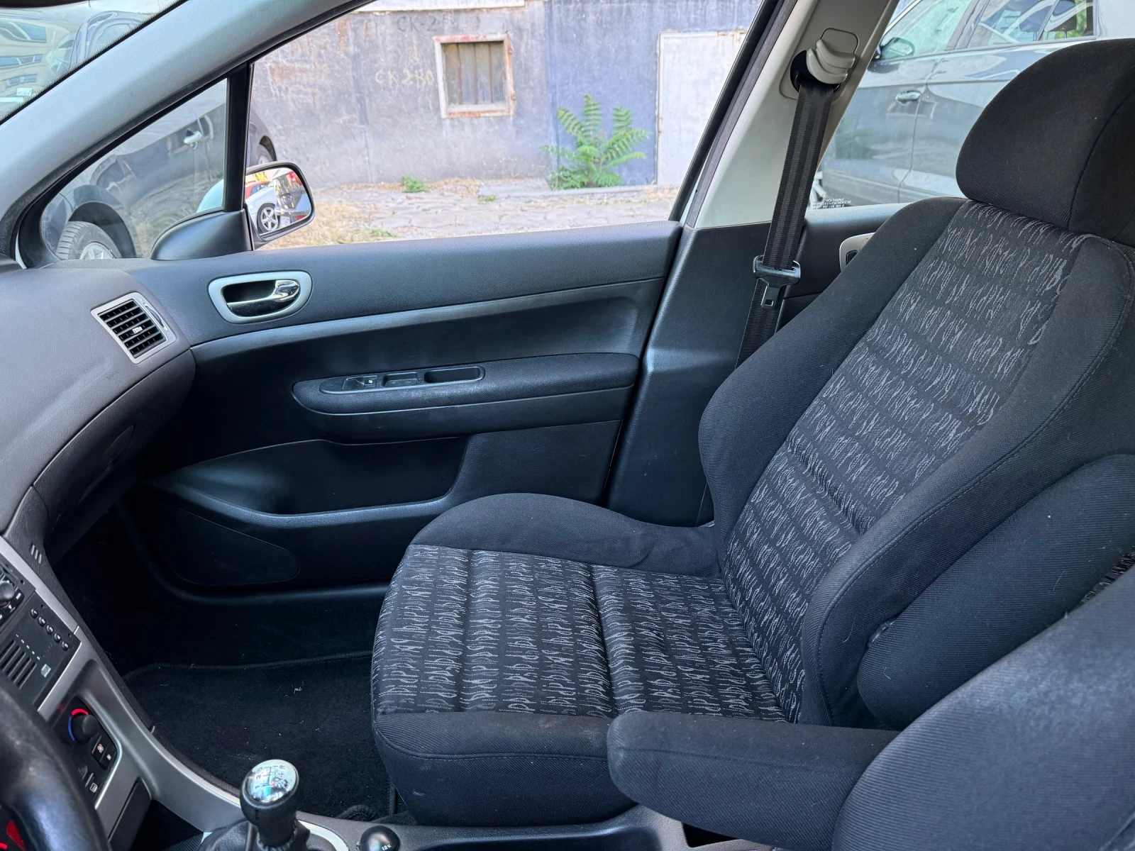 Peugeot 307 1.6 бензин навигация продава се от собственик  - изображение 10