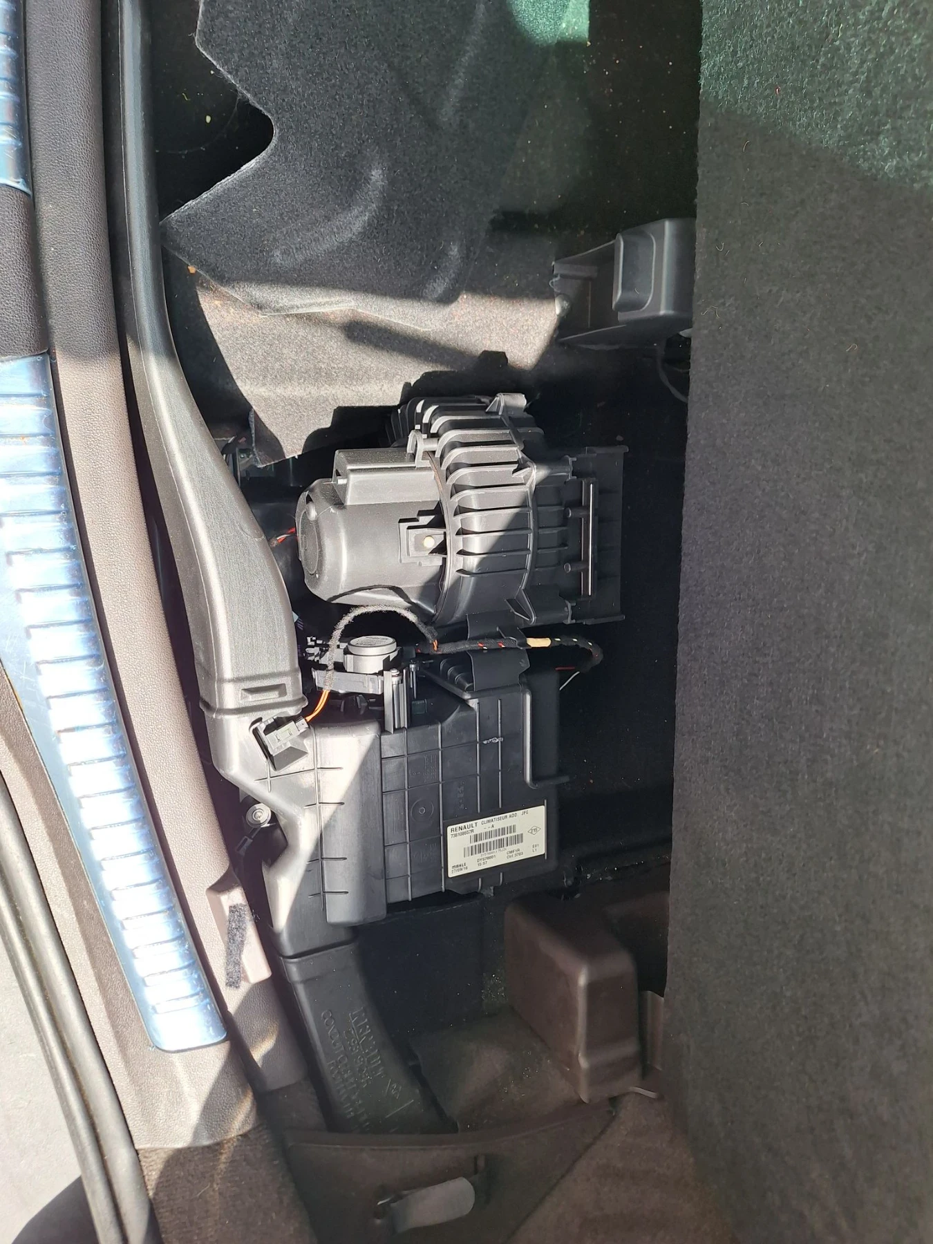 Renault Espace 7 местен, снимка 9 - Автомобили и джипове - 52366978