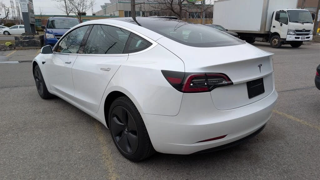 Tesla Model 3 Standard Range Plus* RWD* АвтоКредит* (ЦЕНА ДО БГ), снимка 3 - Автомобили и джипове - 54137725