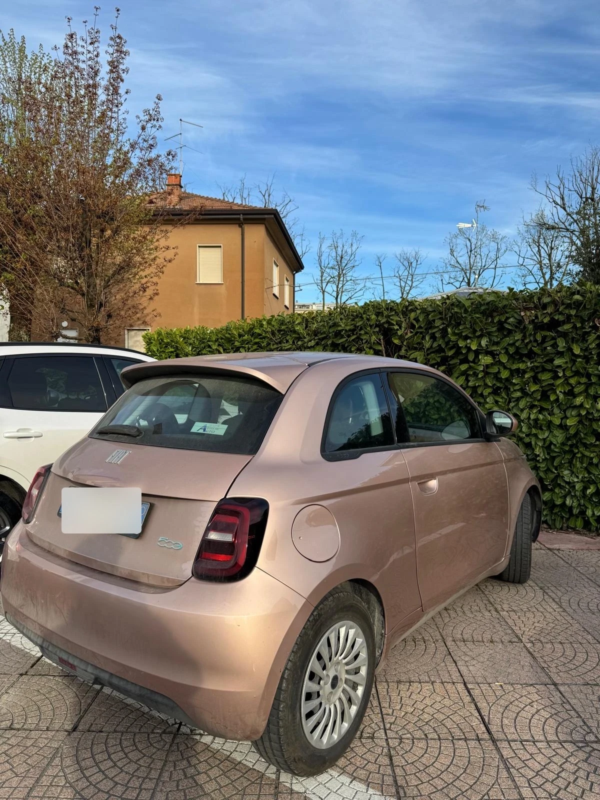 Fiat 500e Berlina 42 kWh Red, снимка 2 - Автомобили и джипове - 54163921