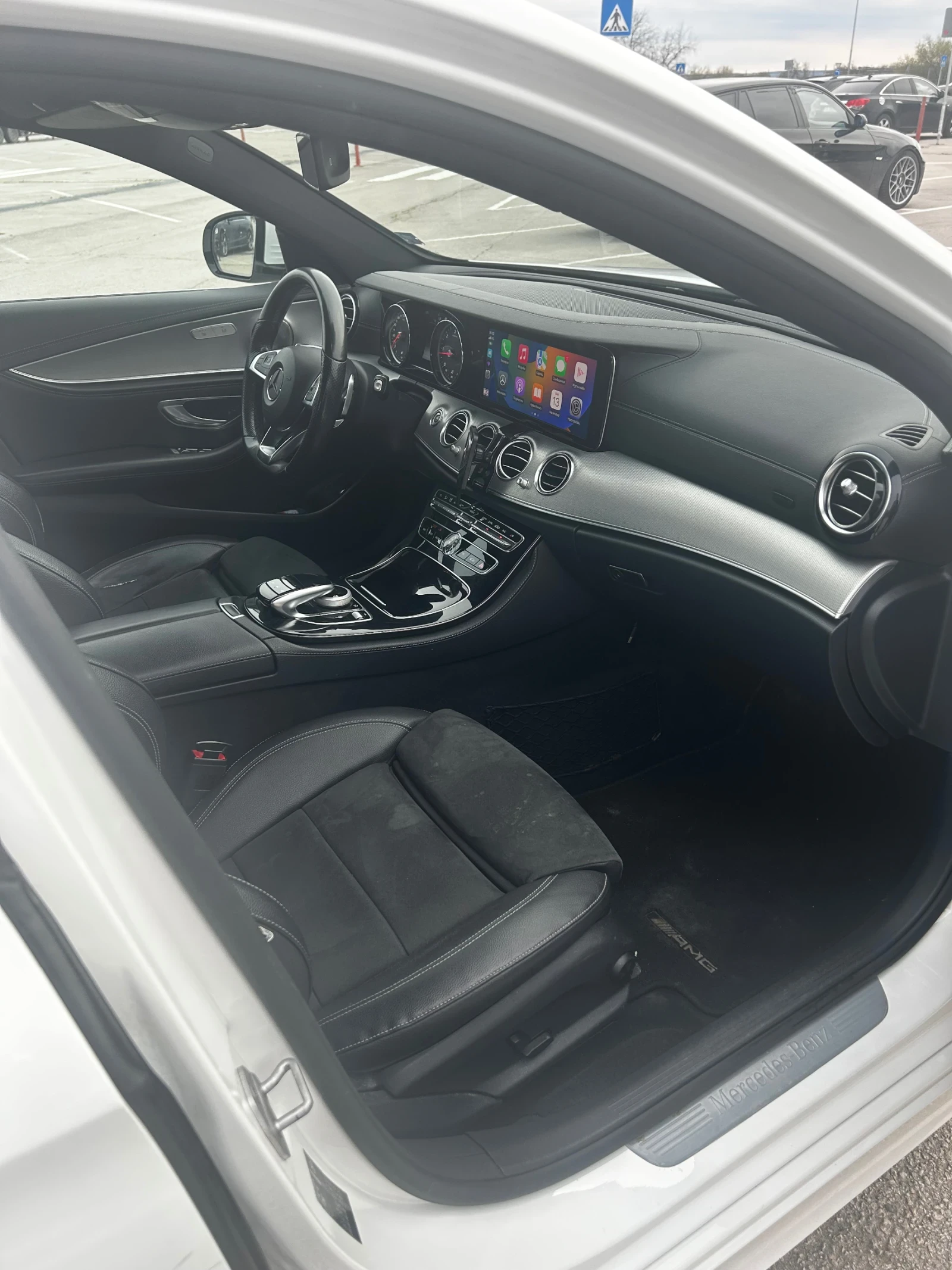 Mercedes-Benz E 220 AMG Line, снимка 11 - Автомобили и джипове - 54190851