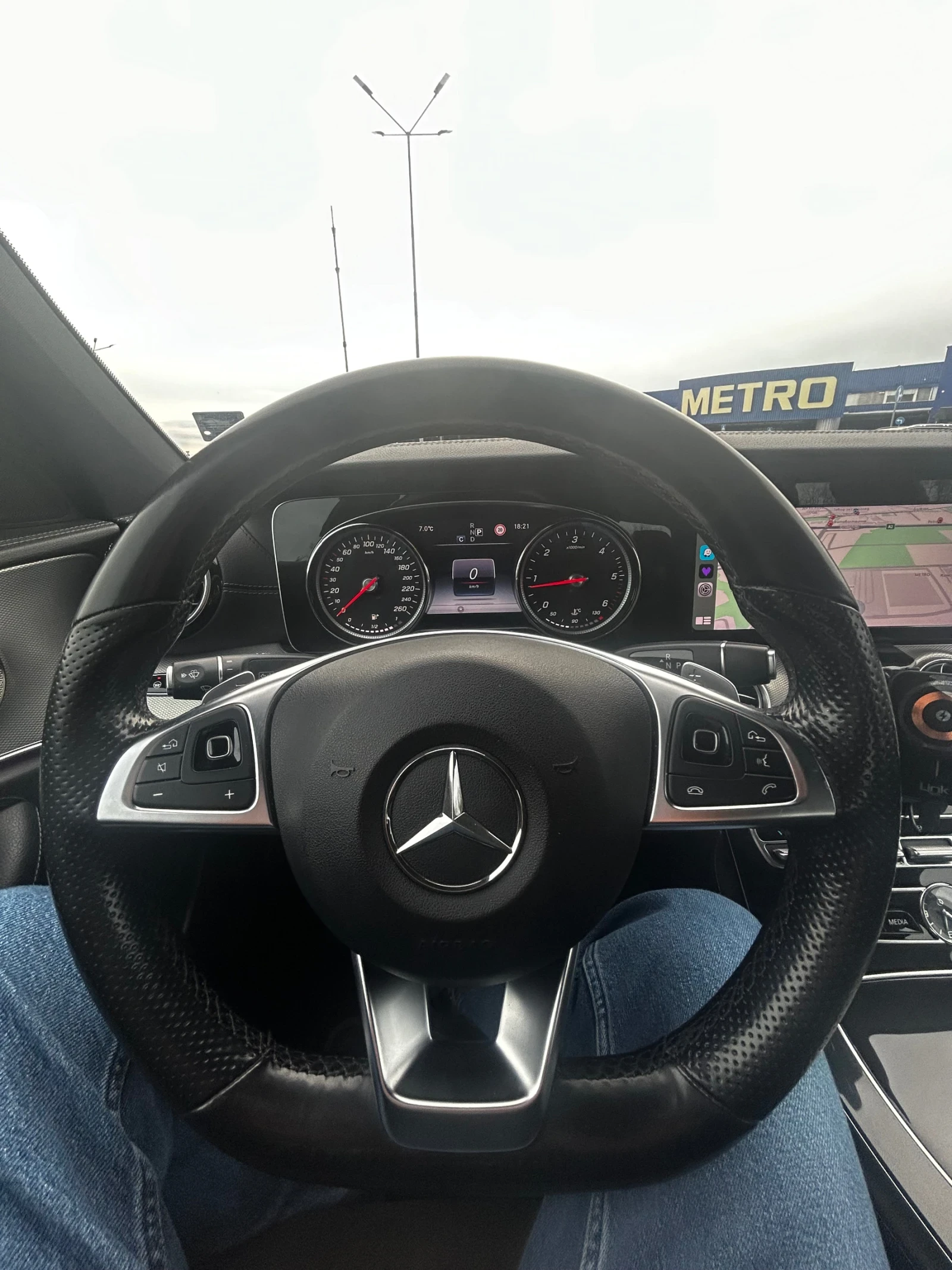 Mercedes-Benz E 220 AMG Line, снимка 7 - Автомобили и джипове - 54190851