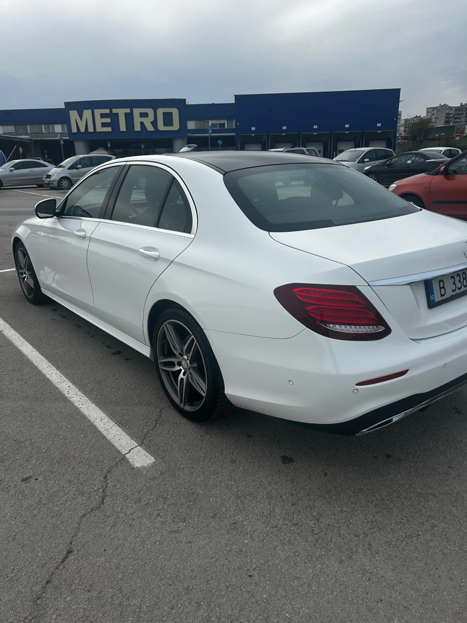 Mercedes-Benz E 220 AMG Line, снимка 5 - Автомобили и джипове - 54190851