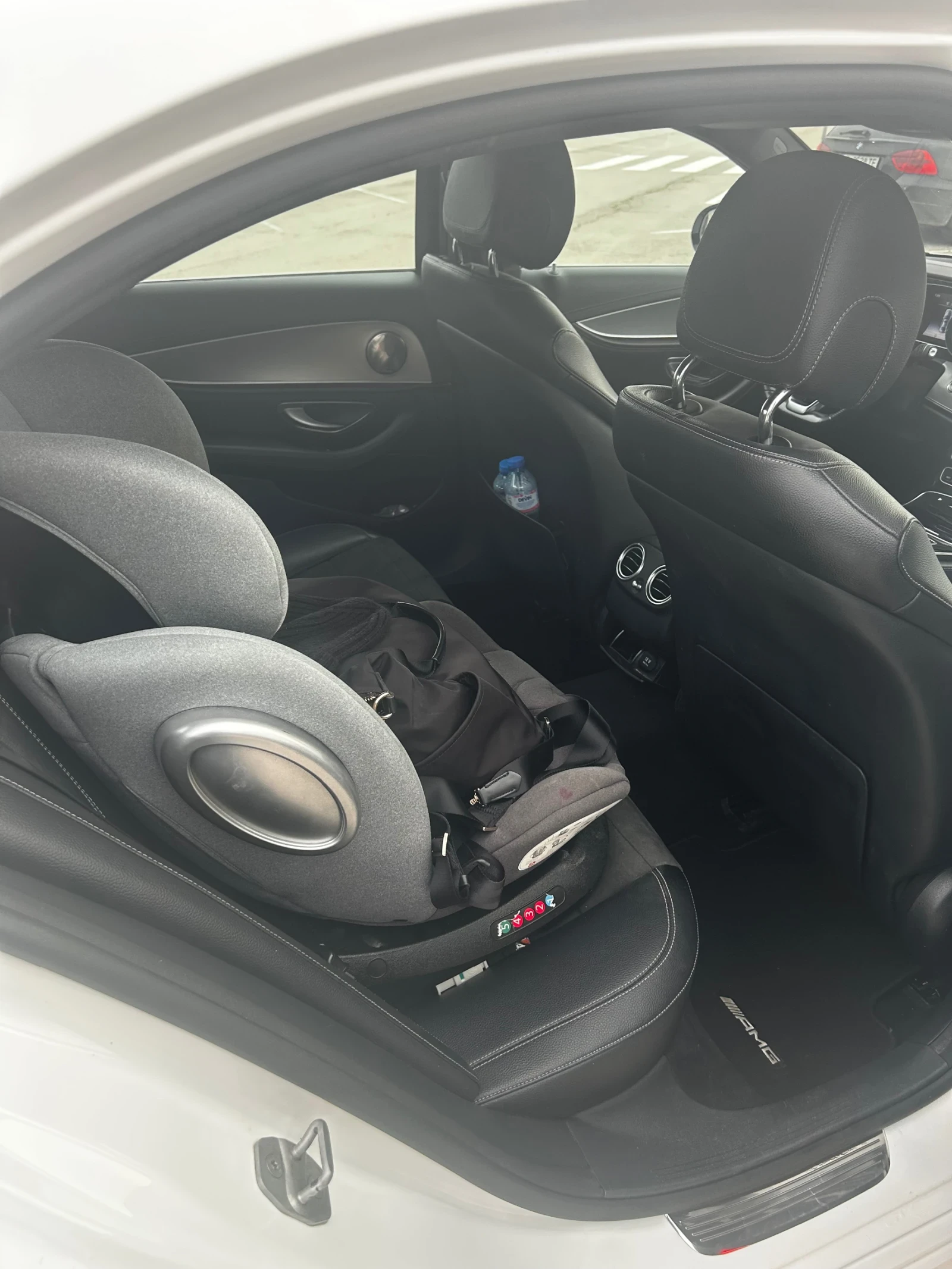 Mercedes-Benz E 220 AMG Line, снимка 10 - Автомобили и джипове - 54190851