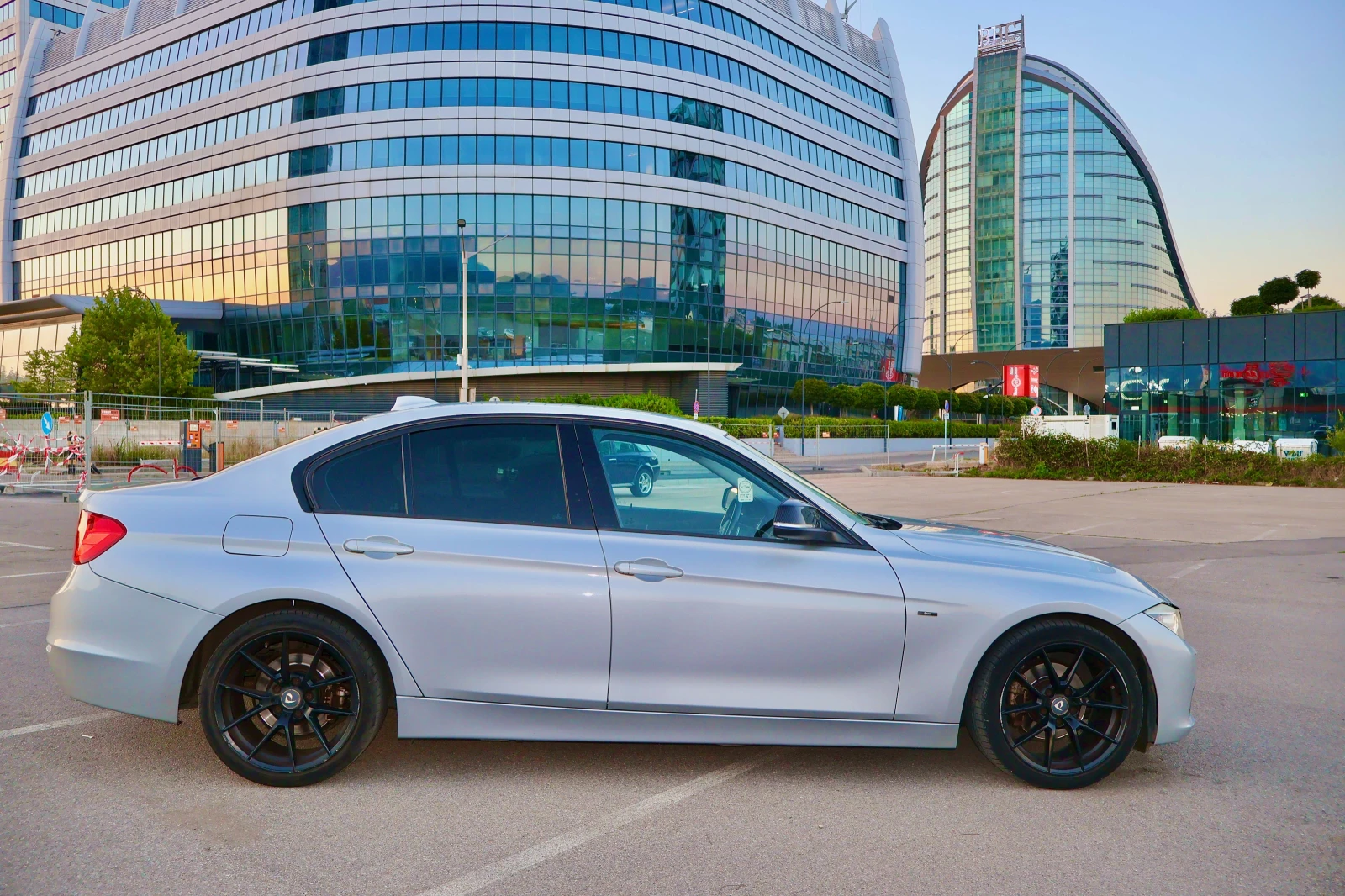 BMW 320, снимка 6 - Автомобили и джипове - 55607081
