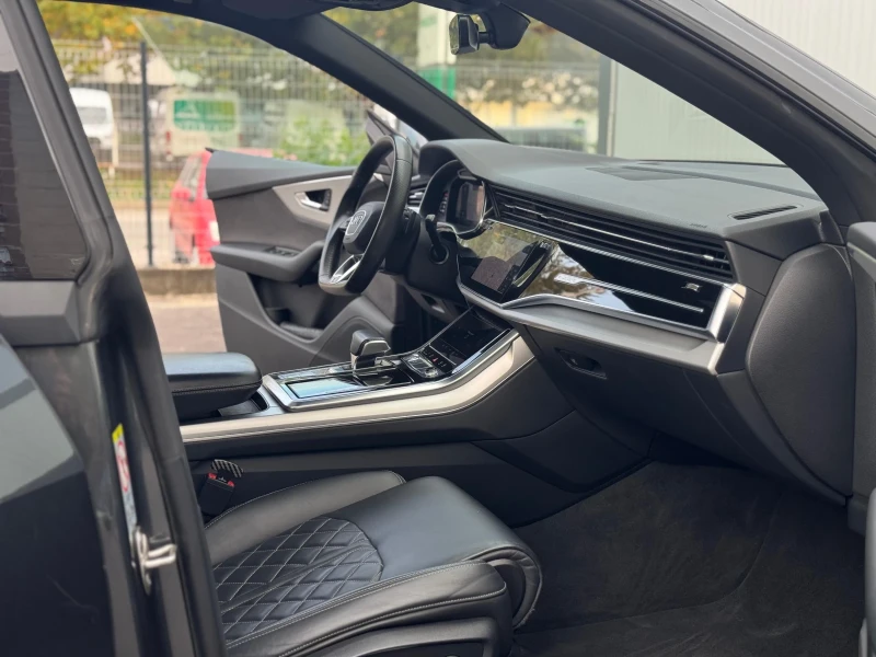 Audi Q8 S-line+ SHADOW line  Реални километри, снимка 11 - Автомобили и джипове - 52383622