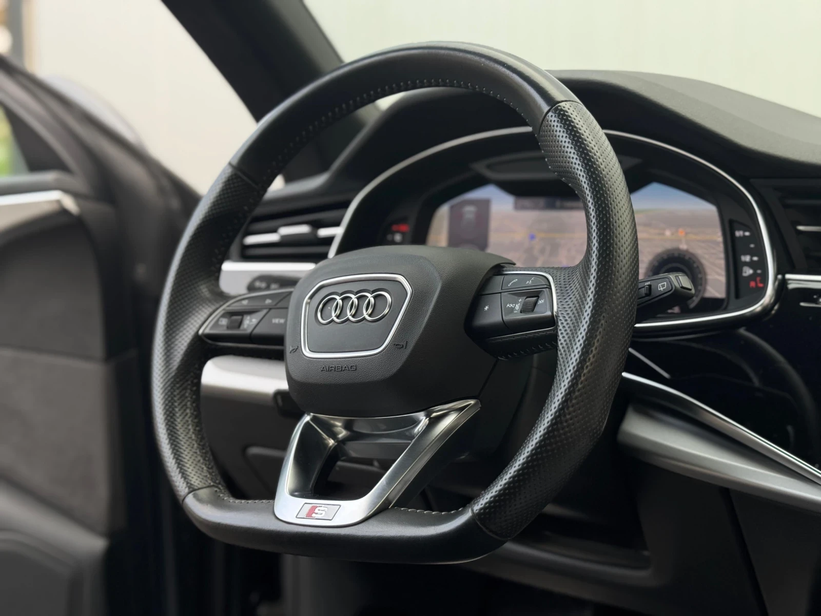 Audi Q8 S-line+ SHADOW line  Реални километри - изображение 8