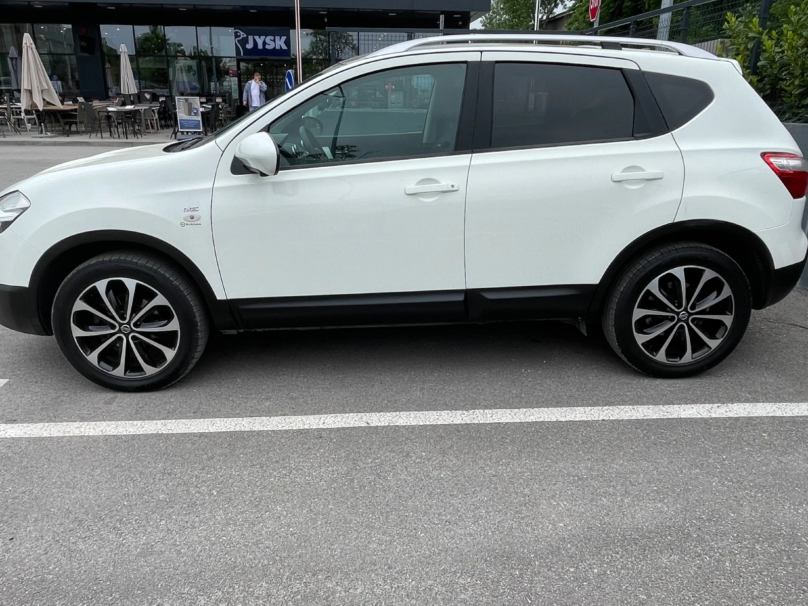 Nissan Qashqai 1.6 газ BRC навигация 360 градуса камера панорама, снимка 8 - Автомобили и джипове - 54243081