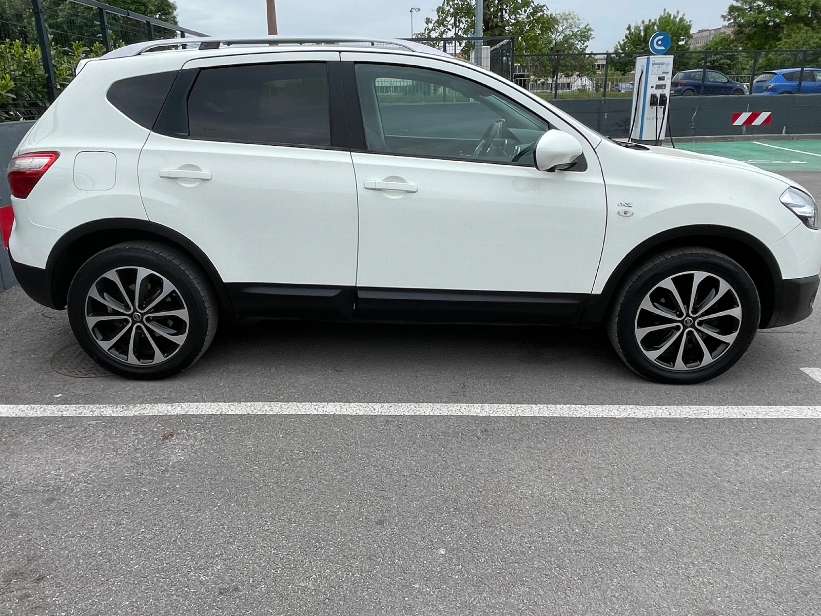 Nissan Qashqai 1.6 газ BRC навигация 360 градуса камера панорама, снимка 7 - Автомобили и джипове - 54243081