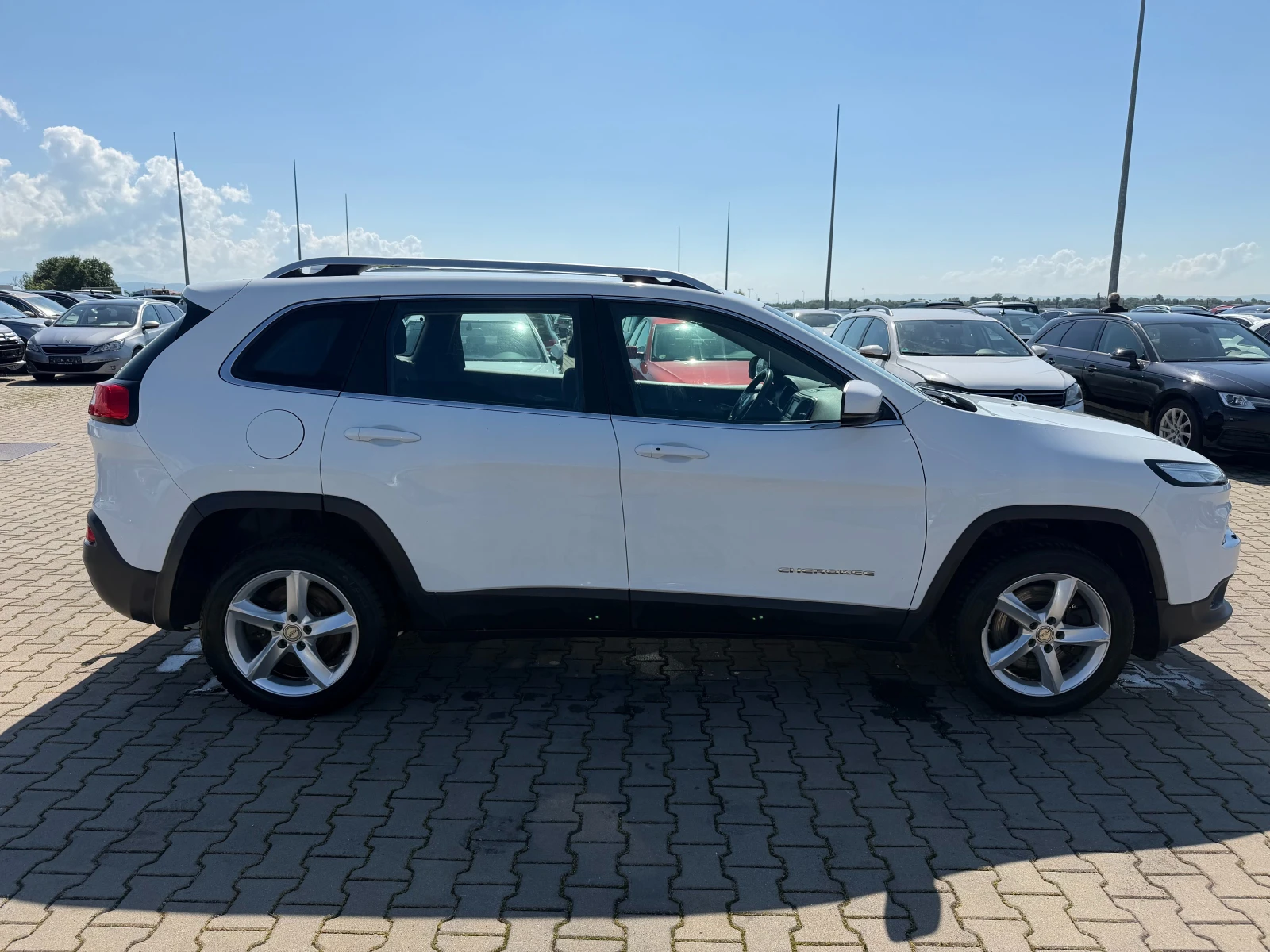 Jeep Cherokee 2.0M-JET 4WD AVTOMAT/NAVI EURO 5, снимка 5 - Автомобили и джипове - 54667155