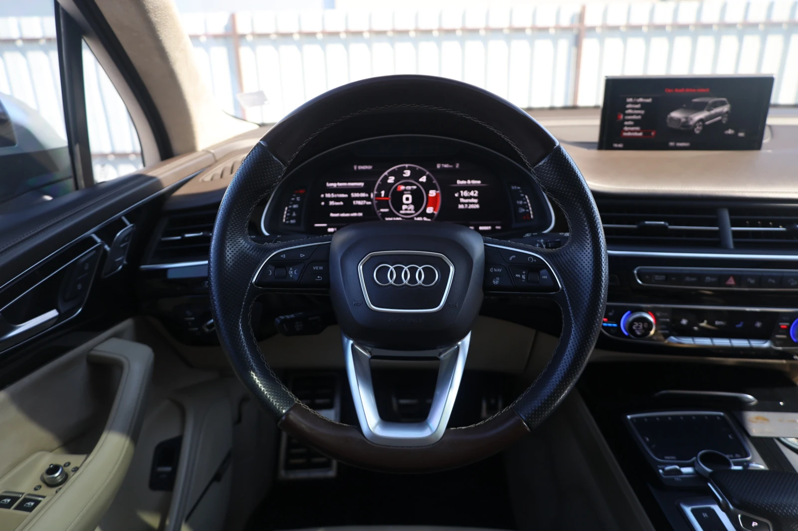 Audi SQ7 4.0TDI Quattro AIR SoftClo Pano NightVis360 Обдух, снимка 13 - Автомобили и джипове - 55801527