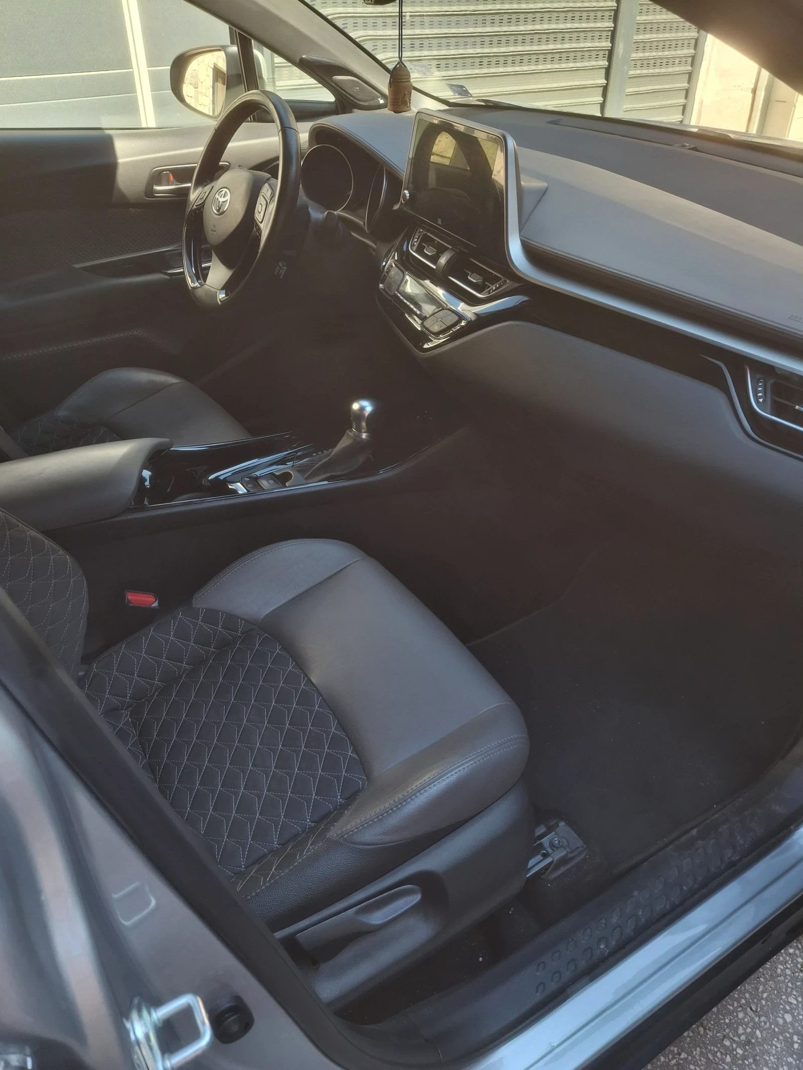 Toyota C-HR 1.8 Hybrid, снимка 11 - Автомобили и джипове - 56242808