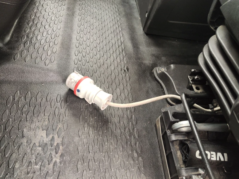 Iveco Daily 35С14 ХЛАДИЛНИК МЕТАН, снимка 15 - Бусове и автобуси - 49613031