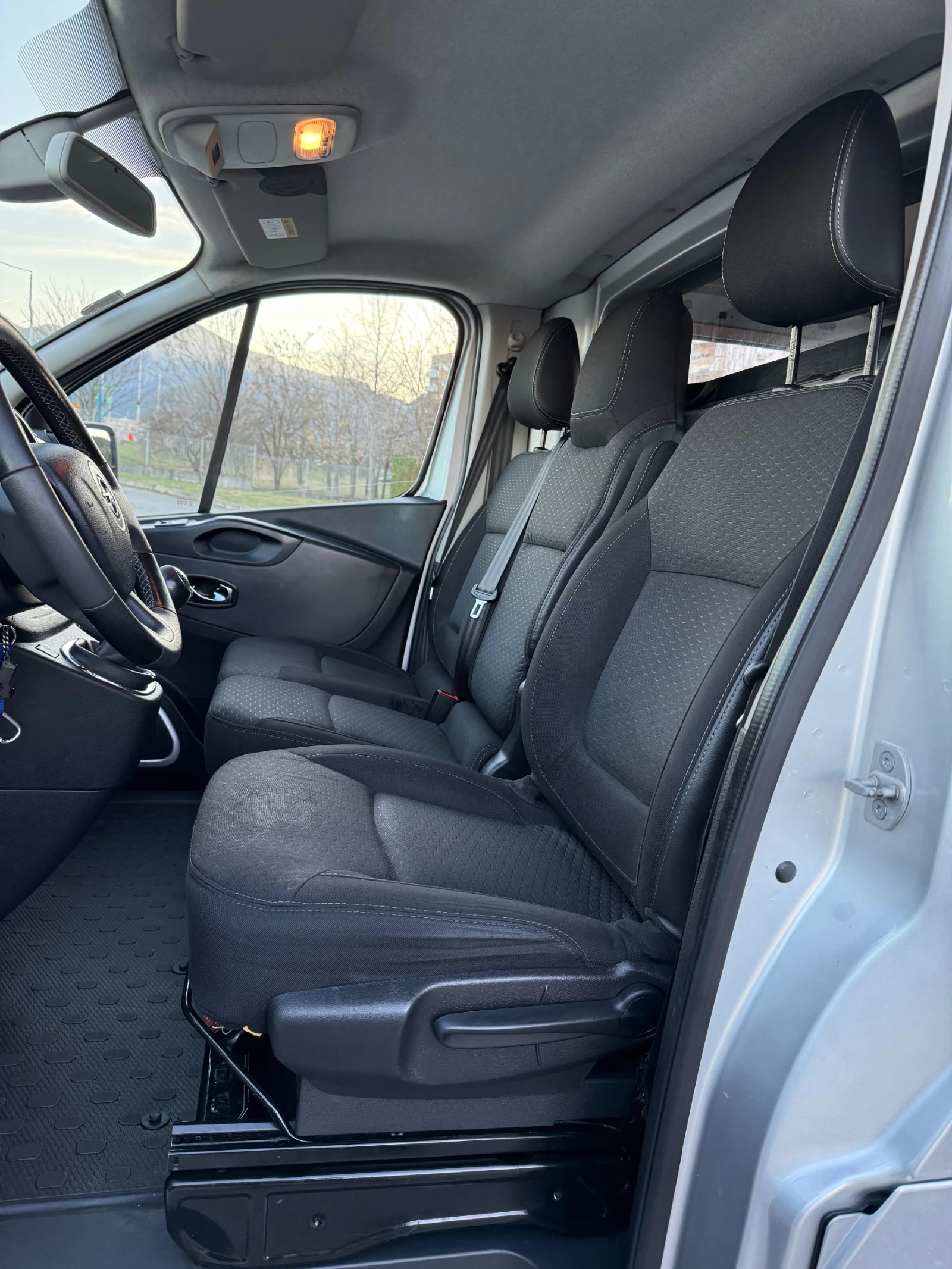 Opel Vivaro 1.6BITURBO 146KS EURO6B - изображение 10